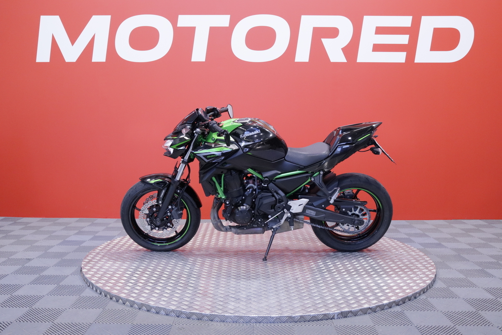 Kawasaki - Z - 650 // Suomi-pyörä / Huoltokirja / ABS / Kaatumatapit // - Moottoripyörä