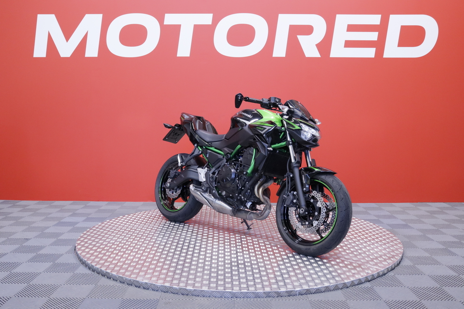 Kawasaki - Z - 650 // Suomi-pyörä / Huoltokirja / ABS / Kaatumatapit // - Moottoripyörä