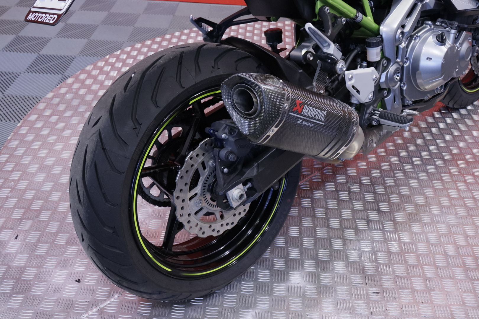 Kawasaki - Z - 900 // Huoltokirja / Suomi-Pyörä / Akrapovic / ABS // - Moottoripyörä
