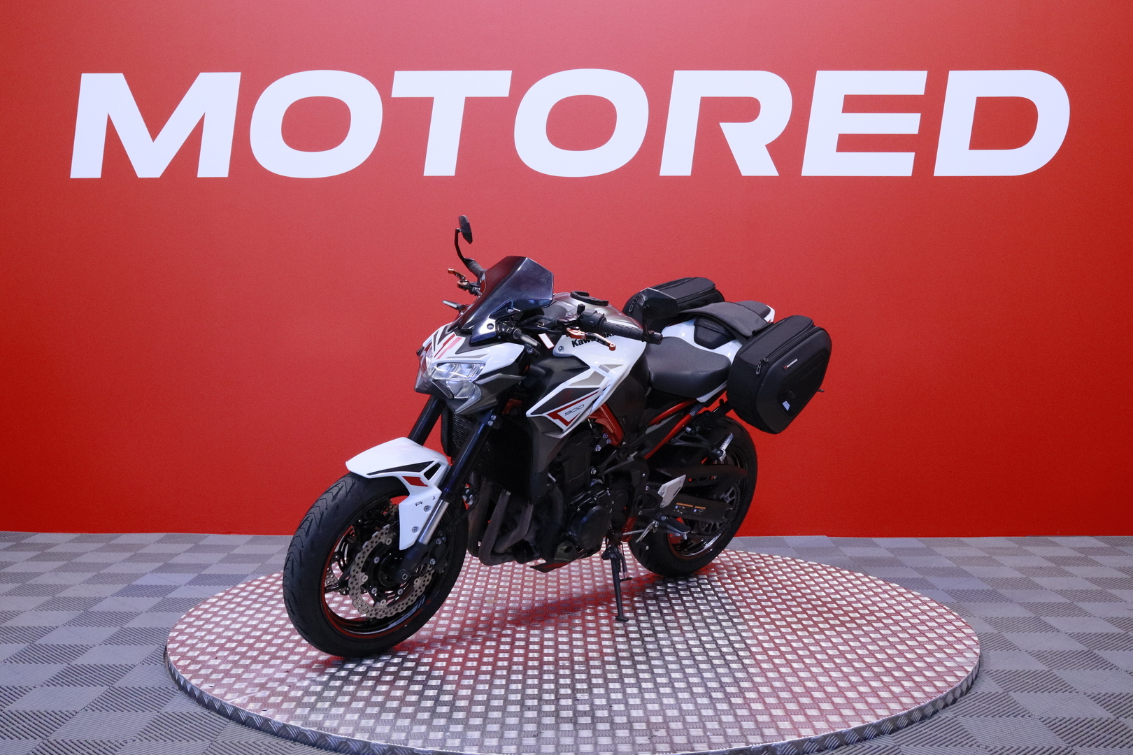 Kawasaki - Z - 900 // Black Widow kokoputkisto / Shifter / Laukut // - Moottoripyörä