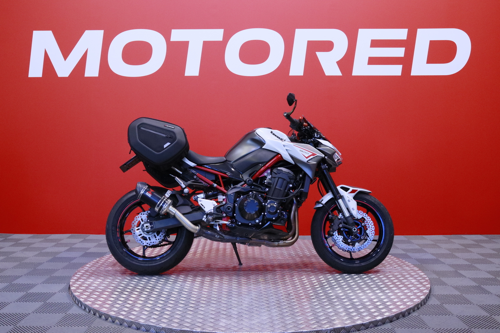 Kawasaki - Z - 900 // Black Widow kokoputkisto / Shifter / Laukut // - Moottoripyörä