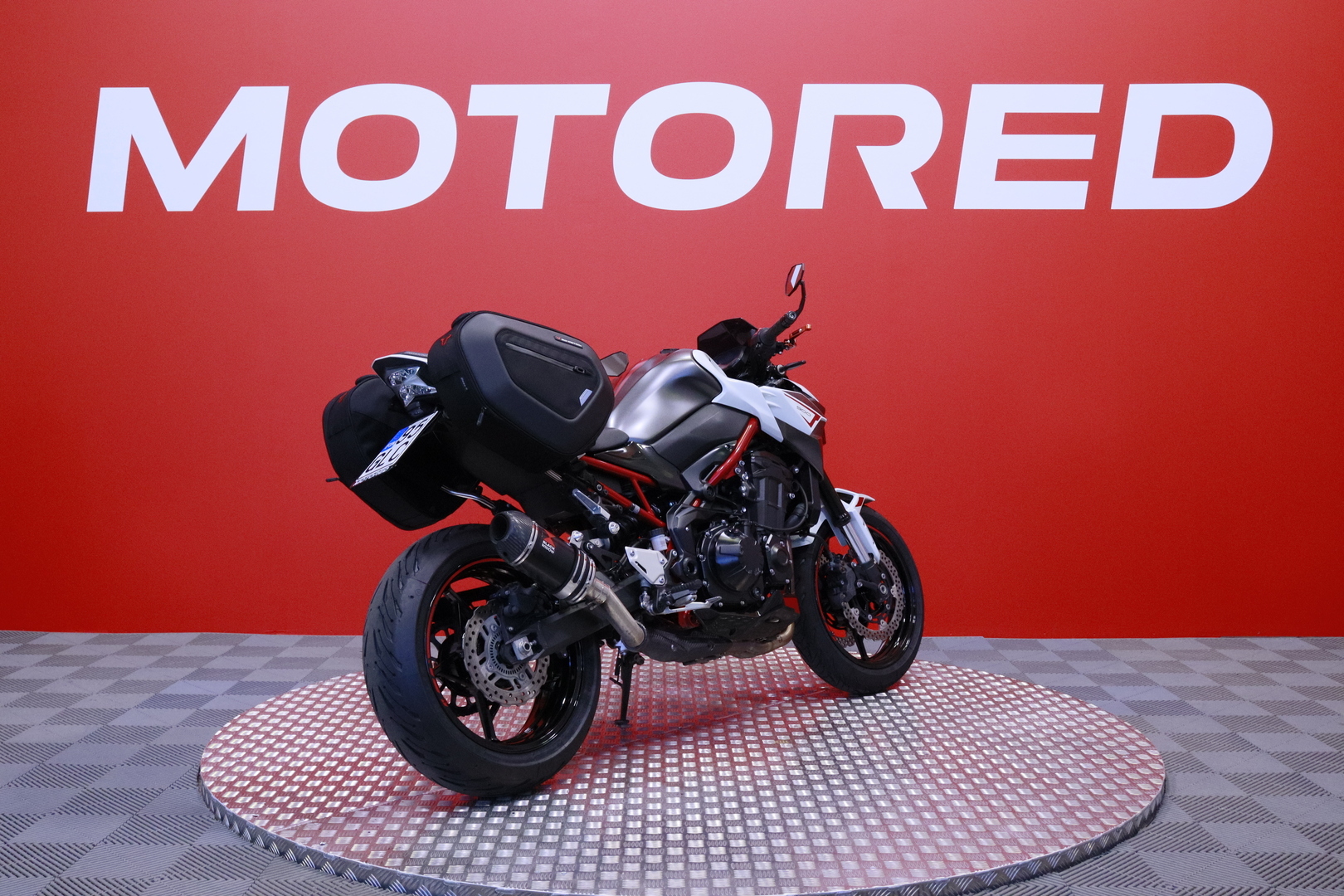 Kawasaki - Z - 900 // Black Widow kokoputkisto / Shifter / Laukut // - Moottoripyörä