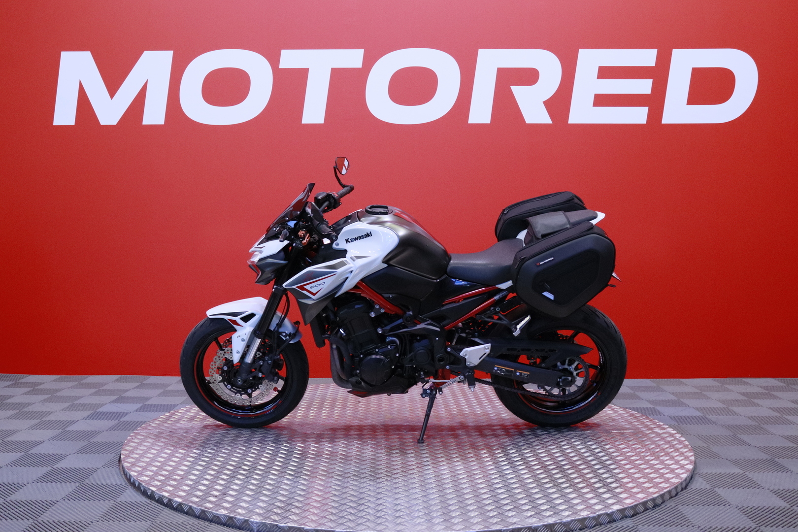 Kawasaki - Z - 900 // Black Widow kokoputkisto / Shifter / Laukut // - Moottoripyörä