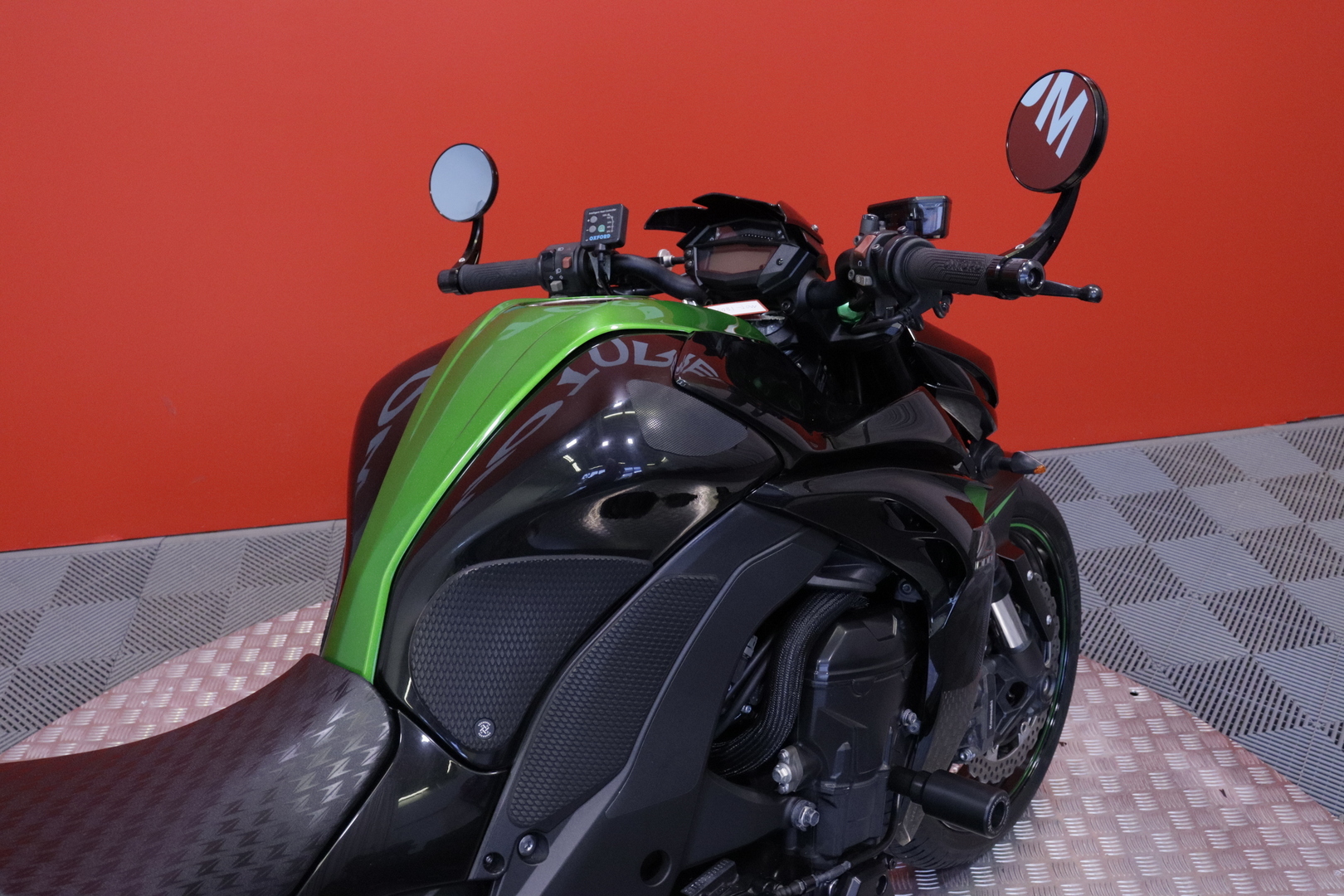 Kawasaki - Z - 1000 // Akrapovic putkisto / Huoltokirja // - Moottoripyörä