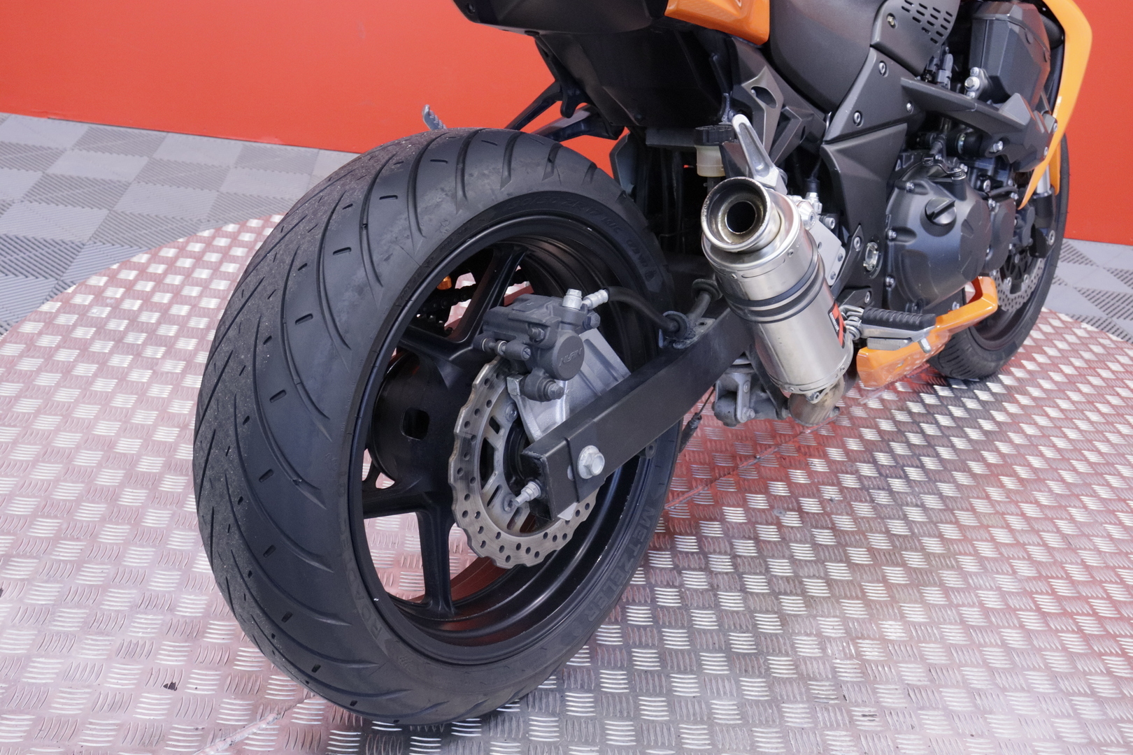 Kawasaki - Z - 750 // Suomi-pyörä / Huoltokirja / Dominator // - Moottoripyörä
