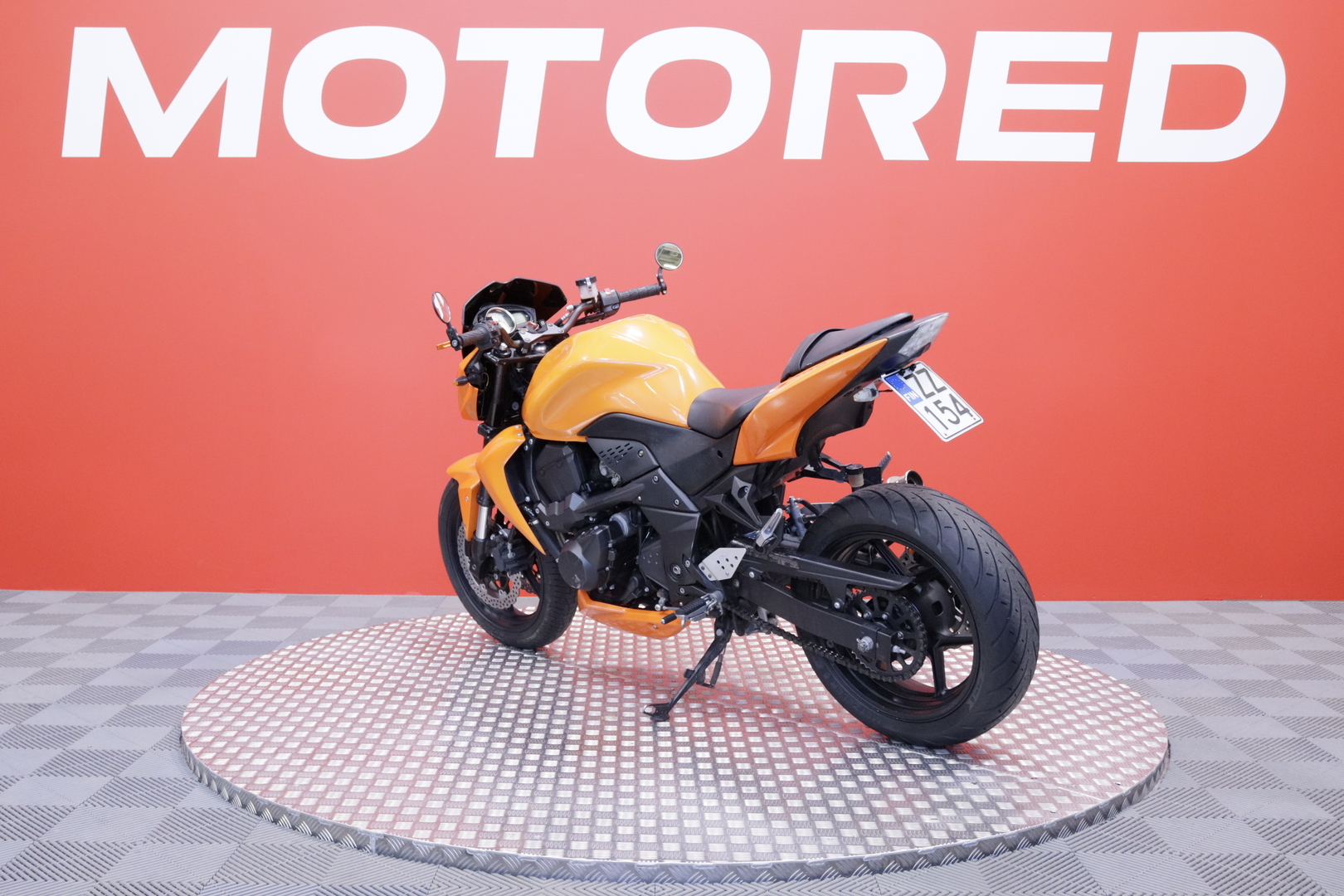 Kawasaki - Z - 750 // Suomi-pyörä / Huoltokirja / Dominator // - Moottoripyörä