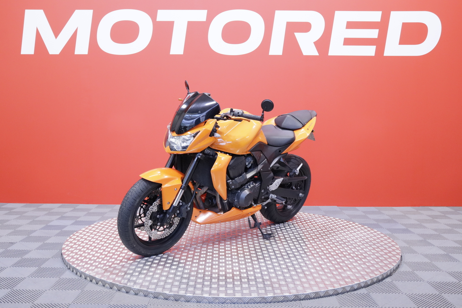 Kawasaki - Z - 750 // Suomi-pyörä / Huoltokirja / Dominator // - Moottoripyörä
