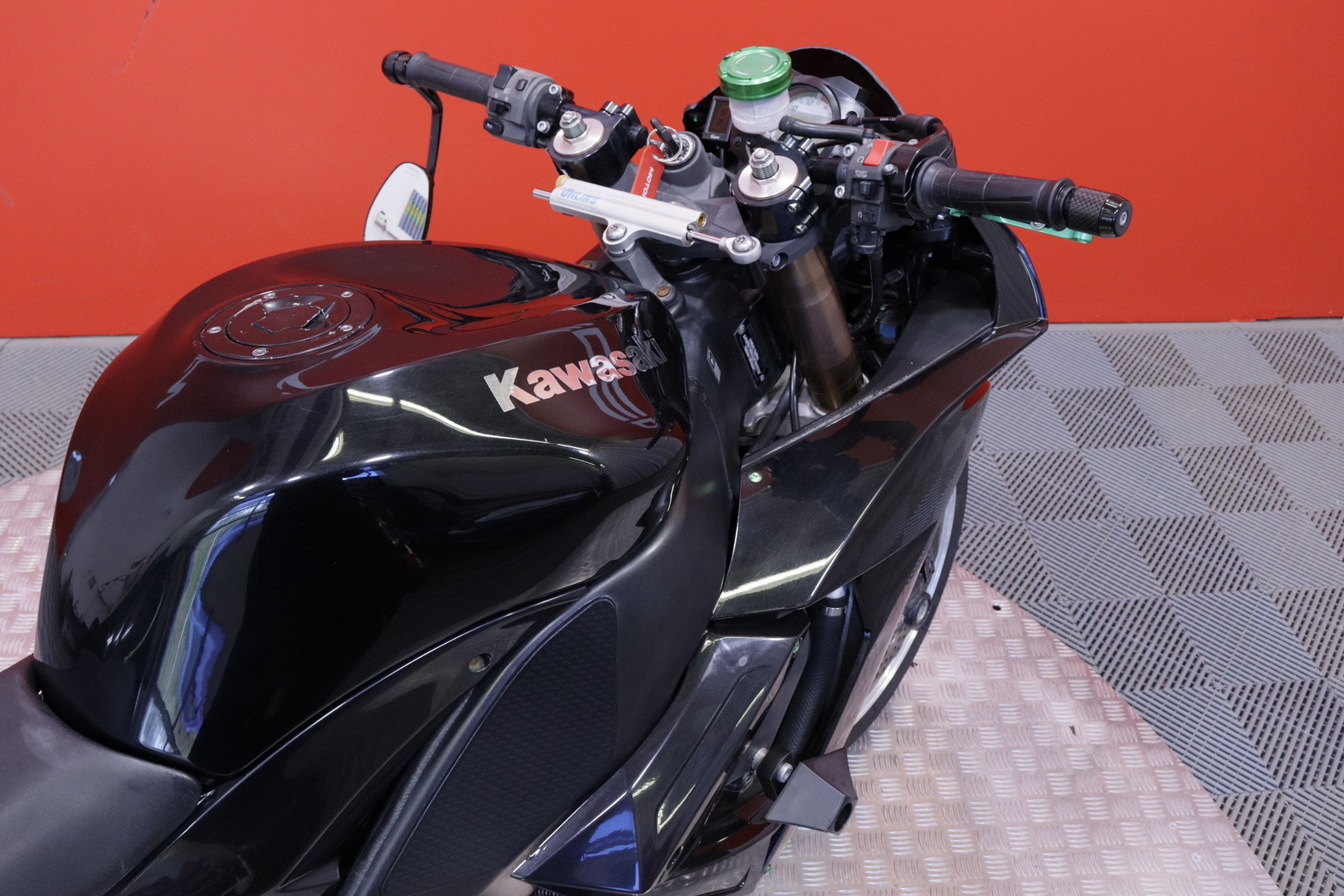 Kawasaki - ZX-10R - // Suomipyörä / Pidennetty swingi / Ohjausiskunvaimennin // - Moottoripyörä
