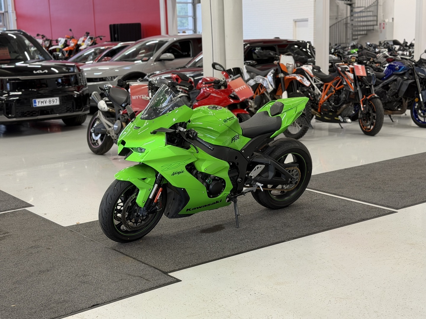 Kawasaki - ZX-10RR - // 1.Om Suomi-pyörä / SC Project / Yli 200HP / Penkitetty / KQS / Takovanteet! / KIBS / Showa // - Moottoripyörä