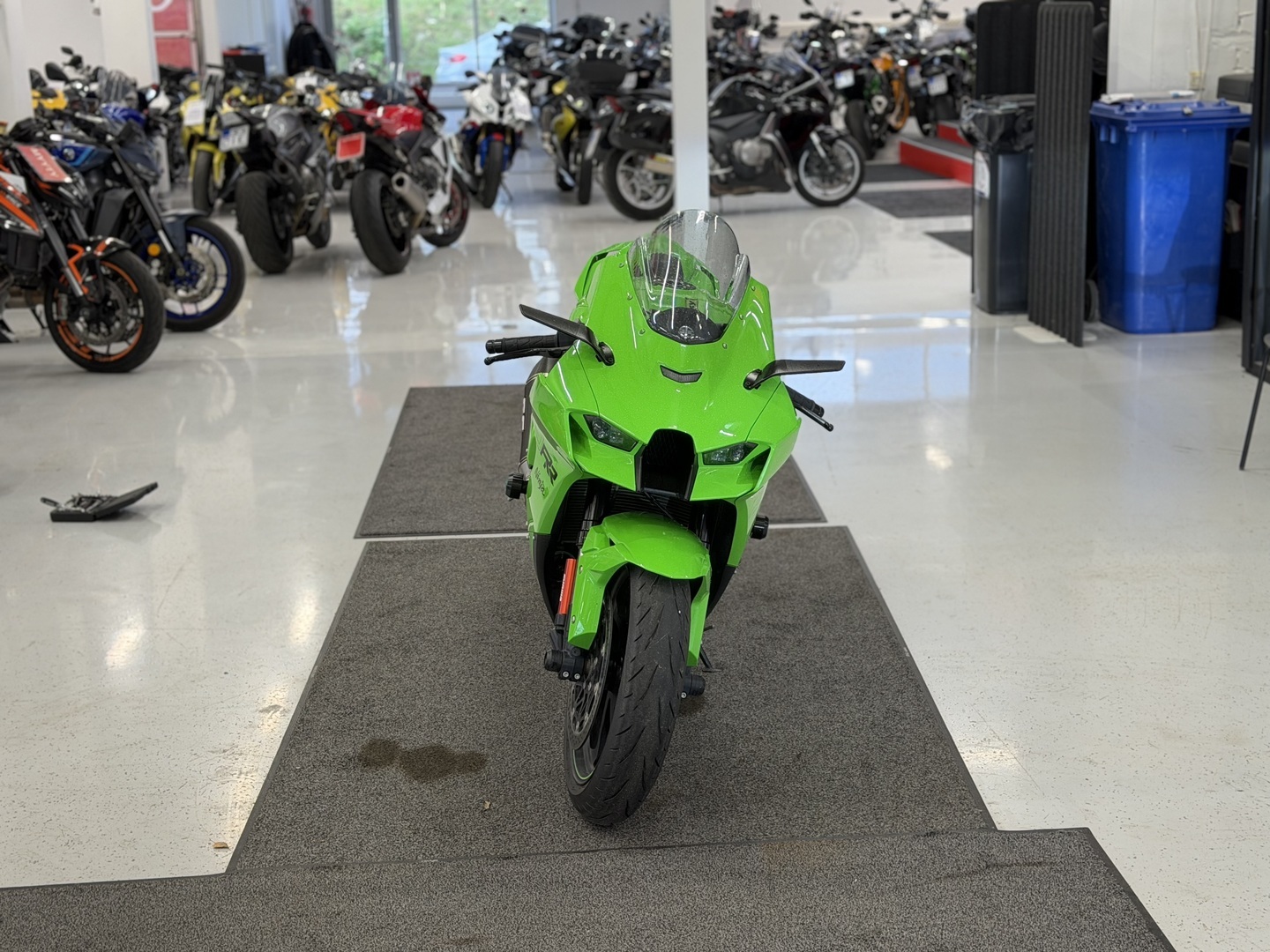 Kawasaki - ZX-10RR - // 1.Om Suomi-pyörä / SC Project / Yli 200HP / Penkitetty / KQS / Takovanteet! / KIBS / Showa // - Moottoripyörä
