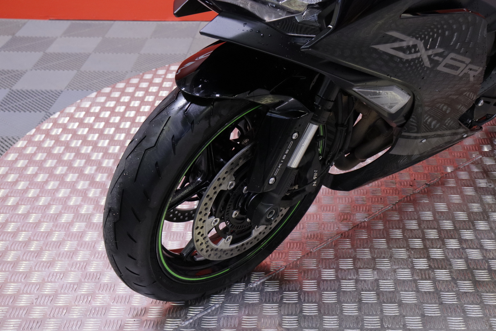 Kawasaki - ZX-6R - // Suomi-pyörä / LeoVince / KTRC / KQS / Ajomodet // - Moottoripyörä