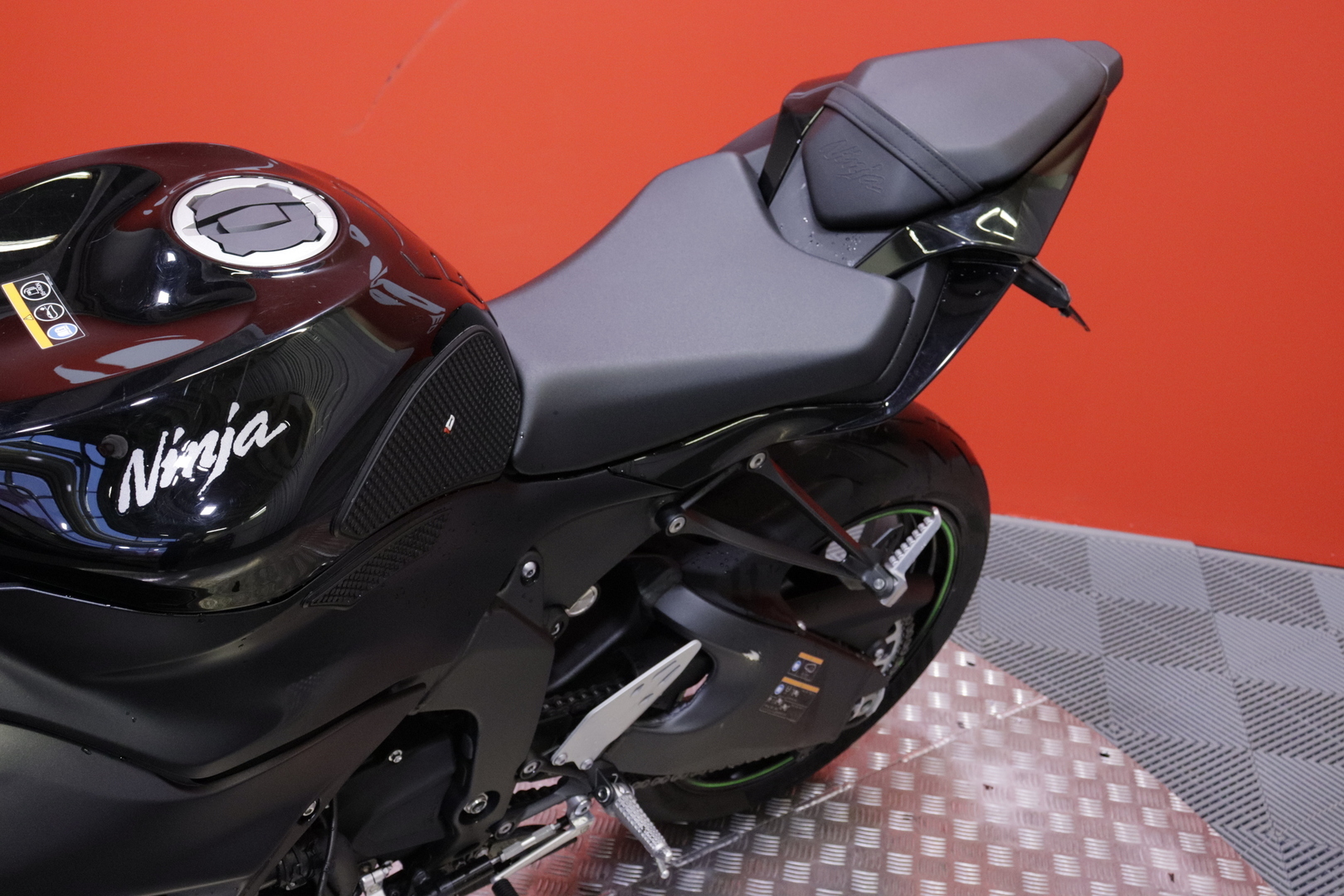 Kawasaki - ZX-6R - // Suomi-pyörä / LeoVince / KTRC / KQS / Ajomodet // - Moottoripyörä