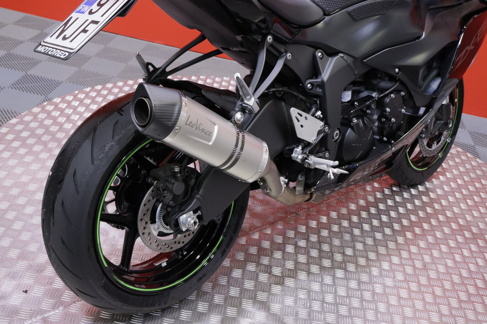 Kawasaki - ZX-6R - // Suomi-pyörä / LeoVince / KTRC / KQS / Ajomodet // - Moottoripyörä