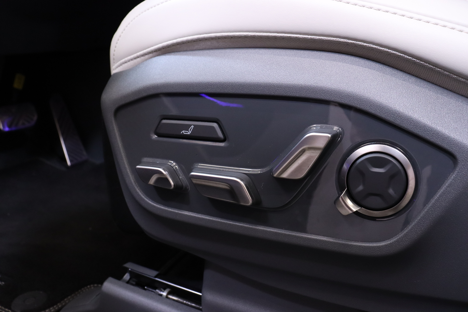 Kia - EV9 - GT-Line AWD 99,8kWh 384hv 7P Lasikatto - Maastoauto