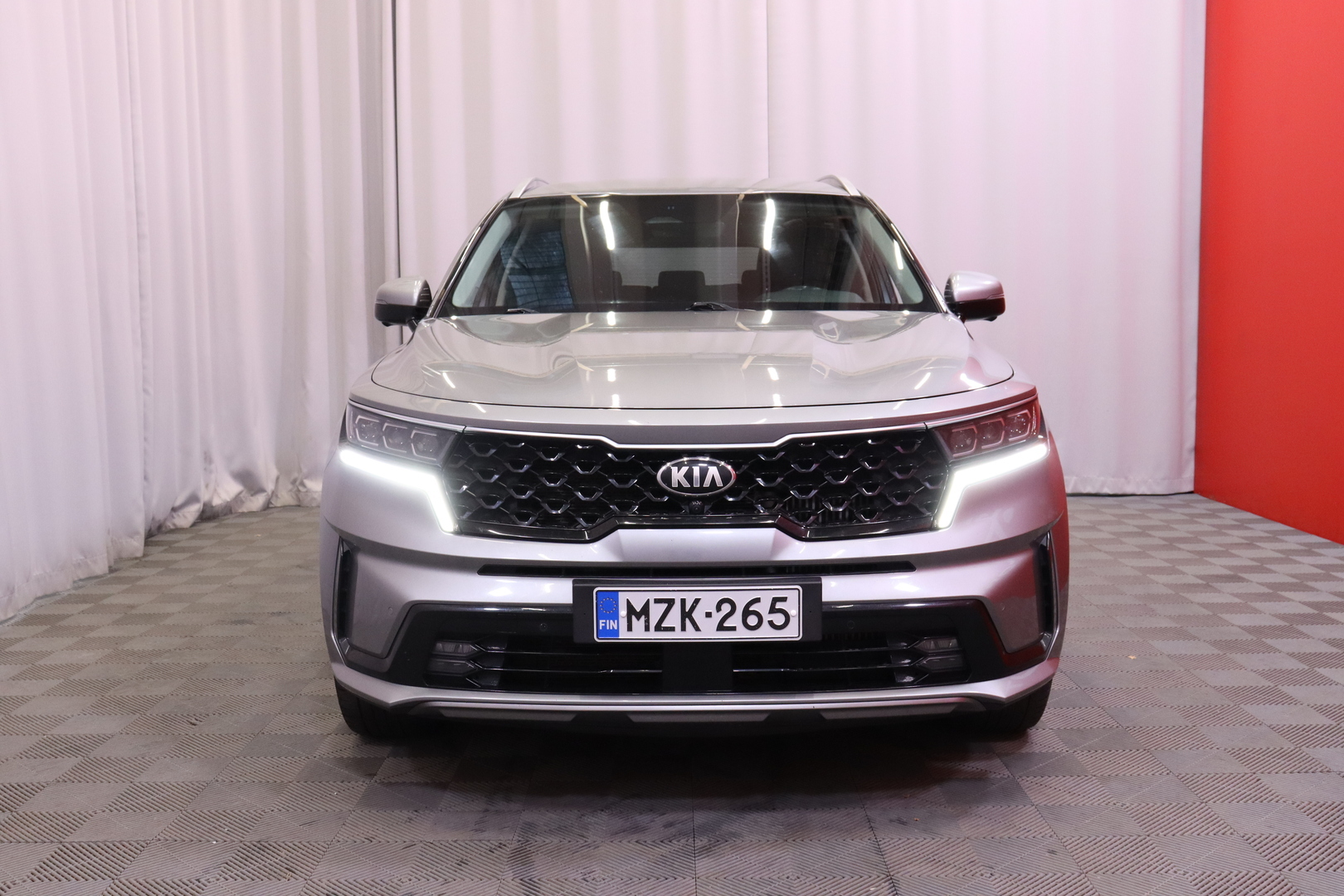 Kia - Sorento - 1,6 T-GDI Hybrid AWD Business Premium AT 7P - Maastoauto