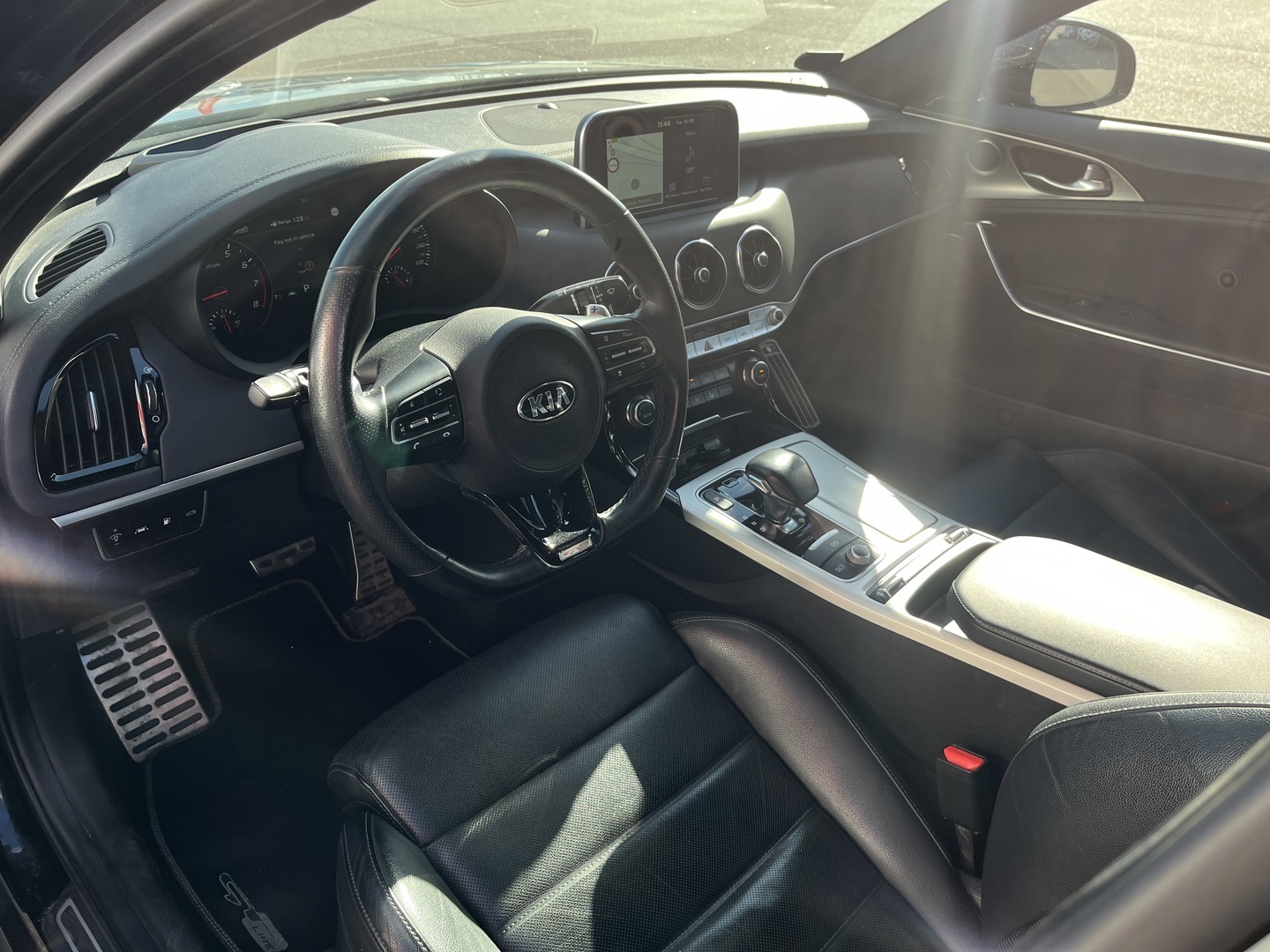 Kia - Stinger - 2,0 T-GDI RWD GT-Line A/T - Sedan