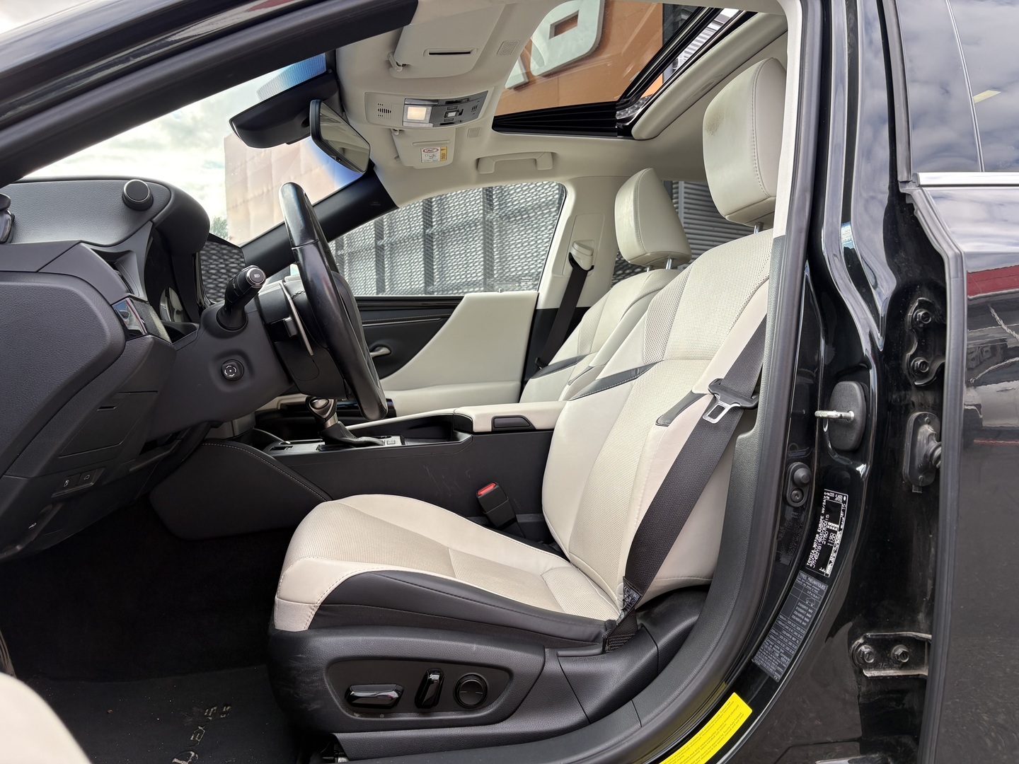 Lexus - ES - 300h Business Edition - Sedan