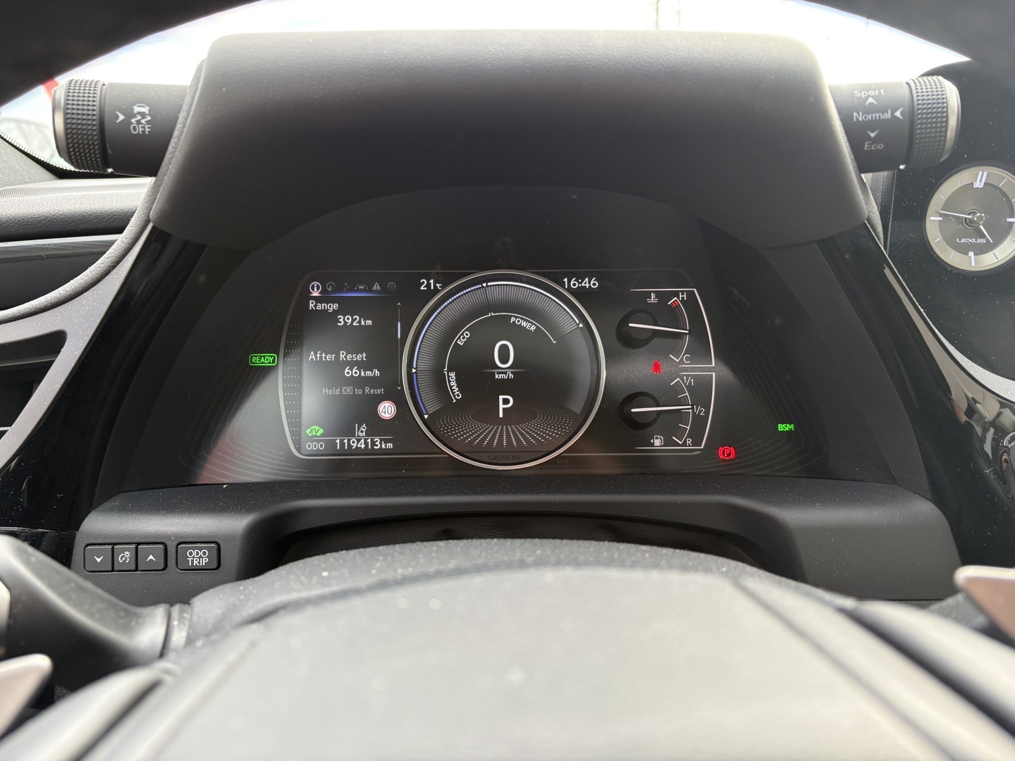 Lexus - ES - 300h Business Edition - Sedan