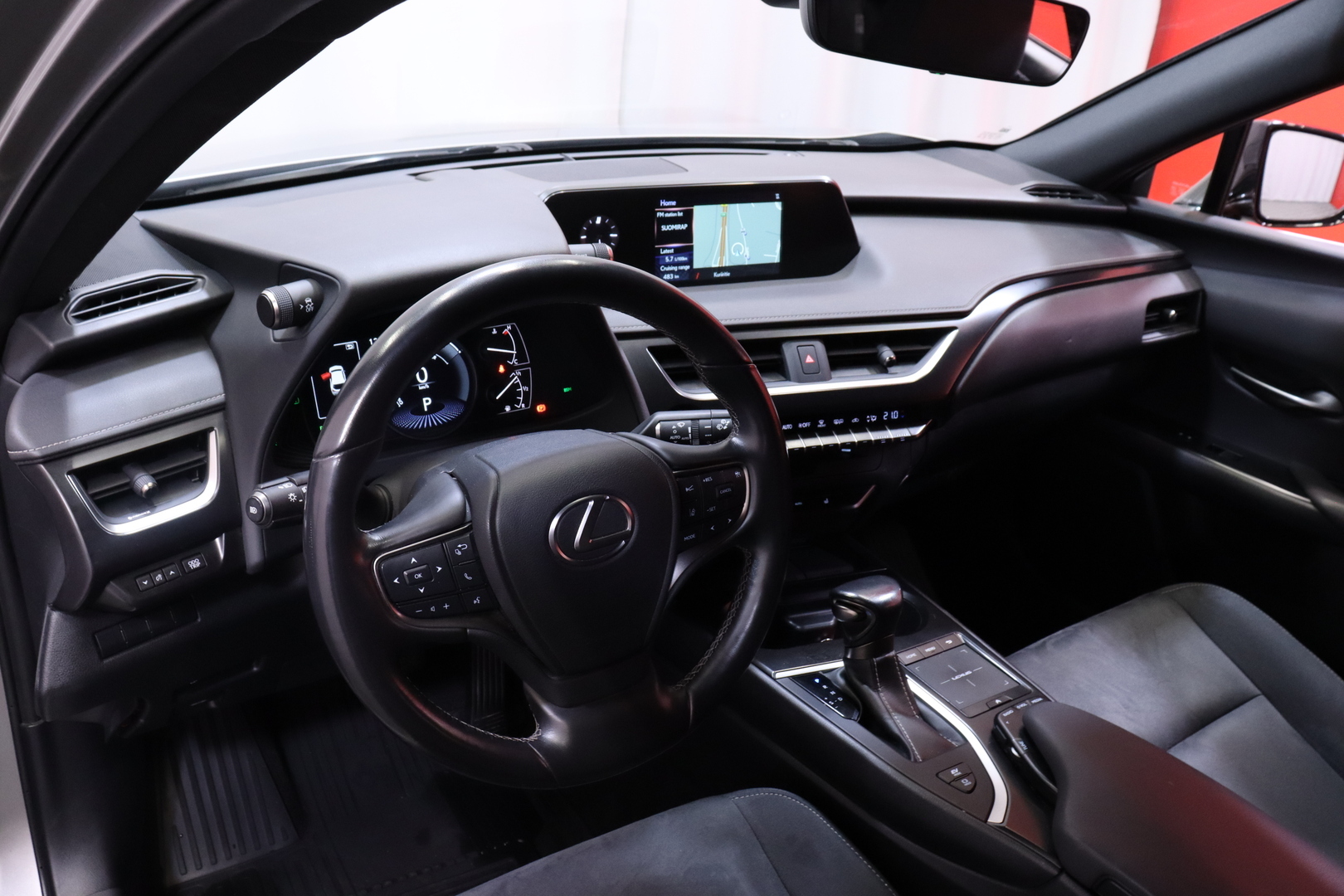 Lexus - UX - 250h Business Limited Edition - Viistoperä