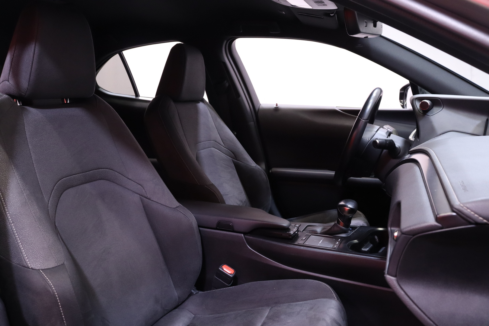 Lexus - UX - 250h Business Limited Edition - Viistoperä