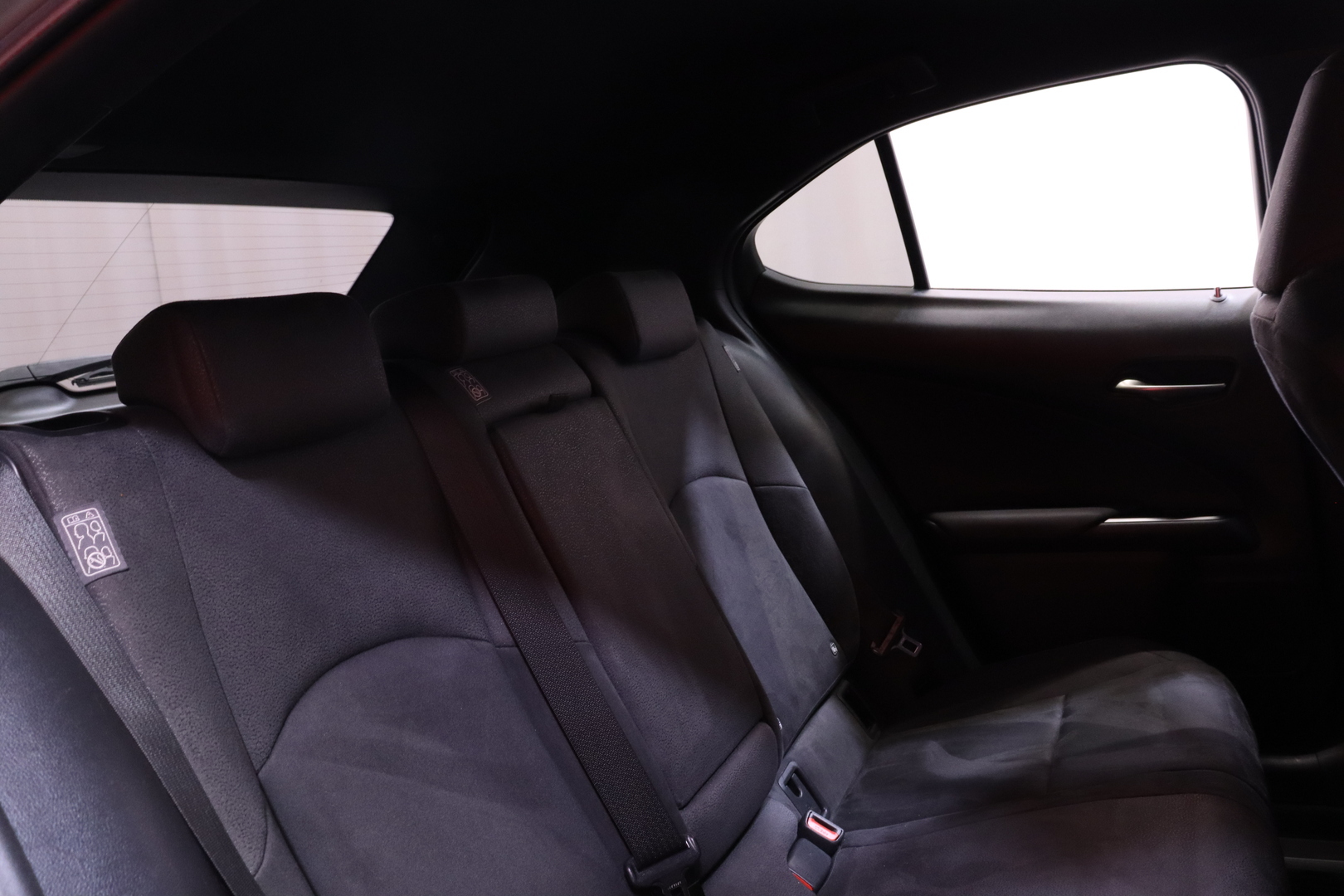 Lexus - UX - 250h Business Limited Edition - Viistoperä
