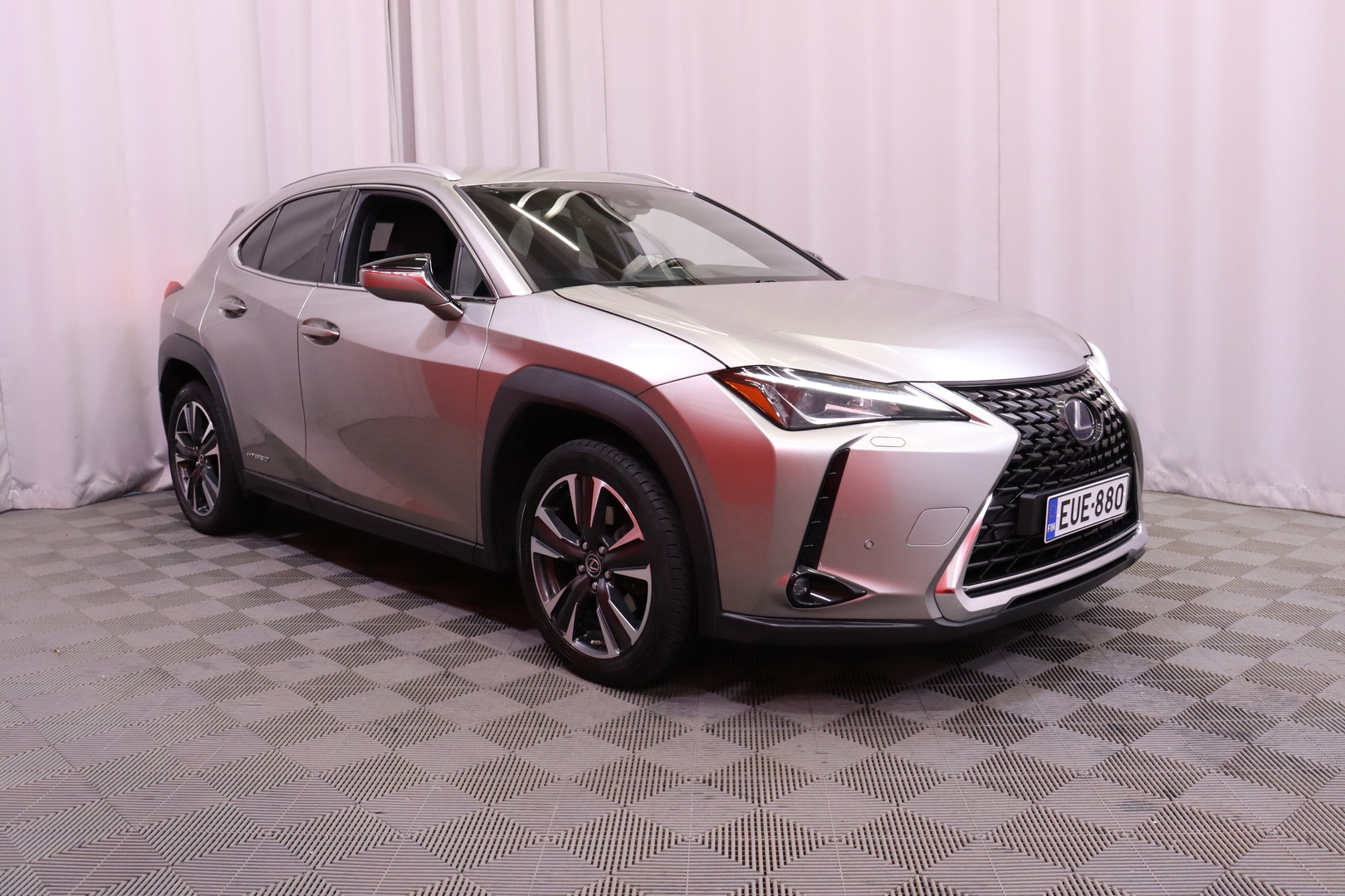 Lexus - UX - 250h Business Limited Edition - Viistoperä