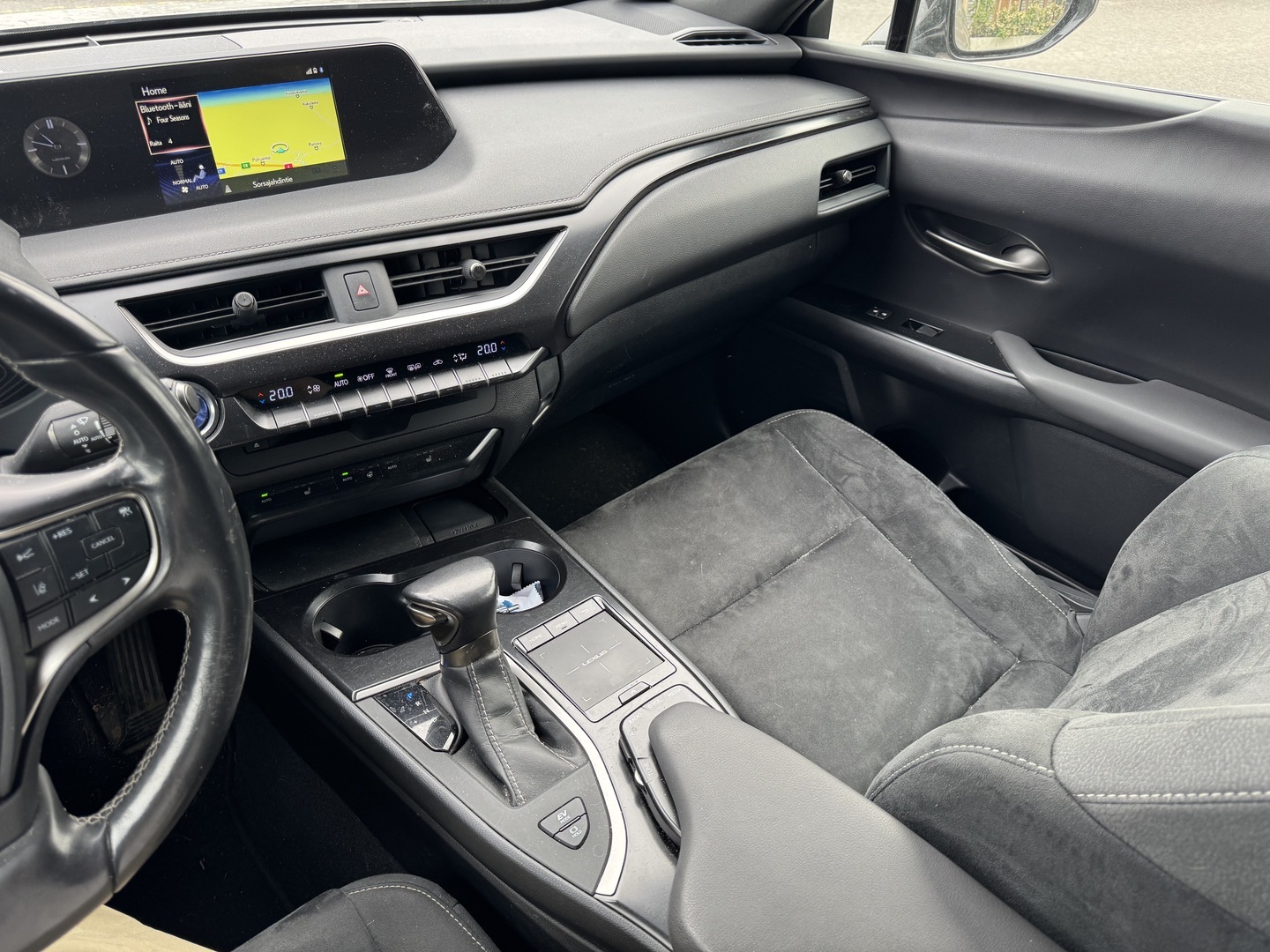 Lexus - UX - 250h Comfort - Viistoperä
