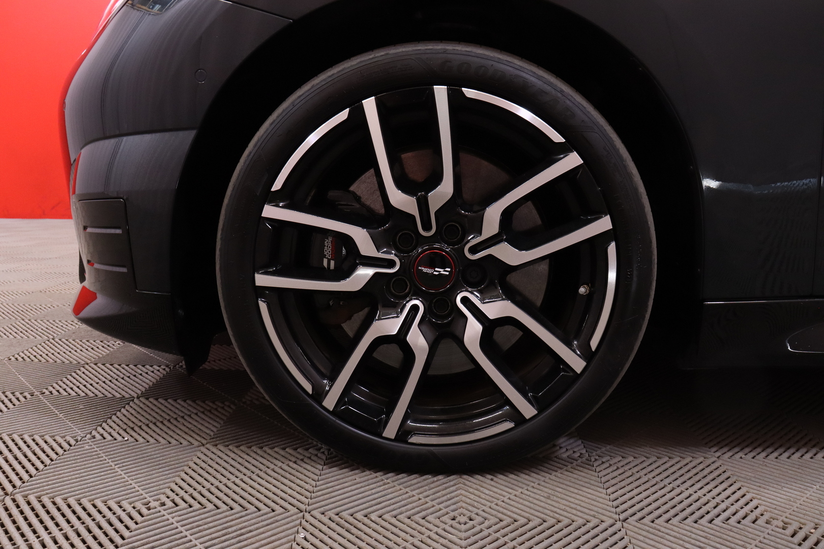 MINI - Cooper - JCW E - Viistoperä
