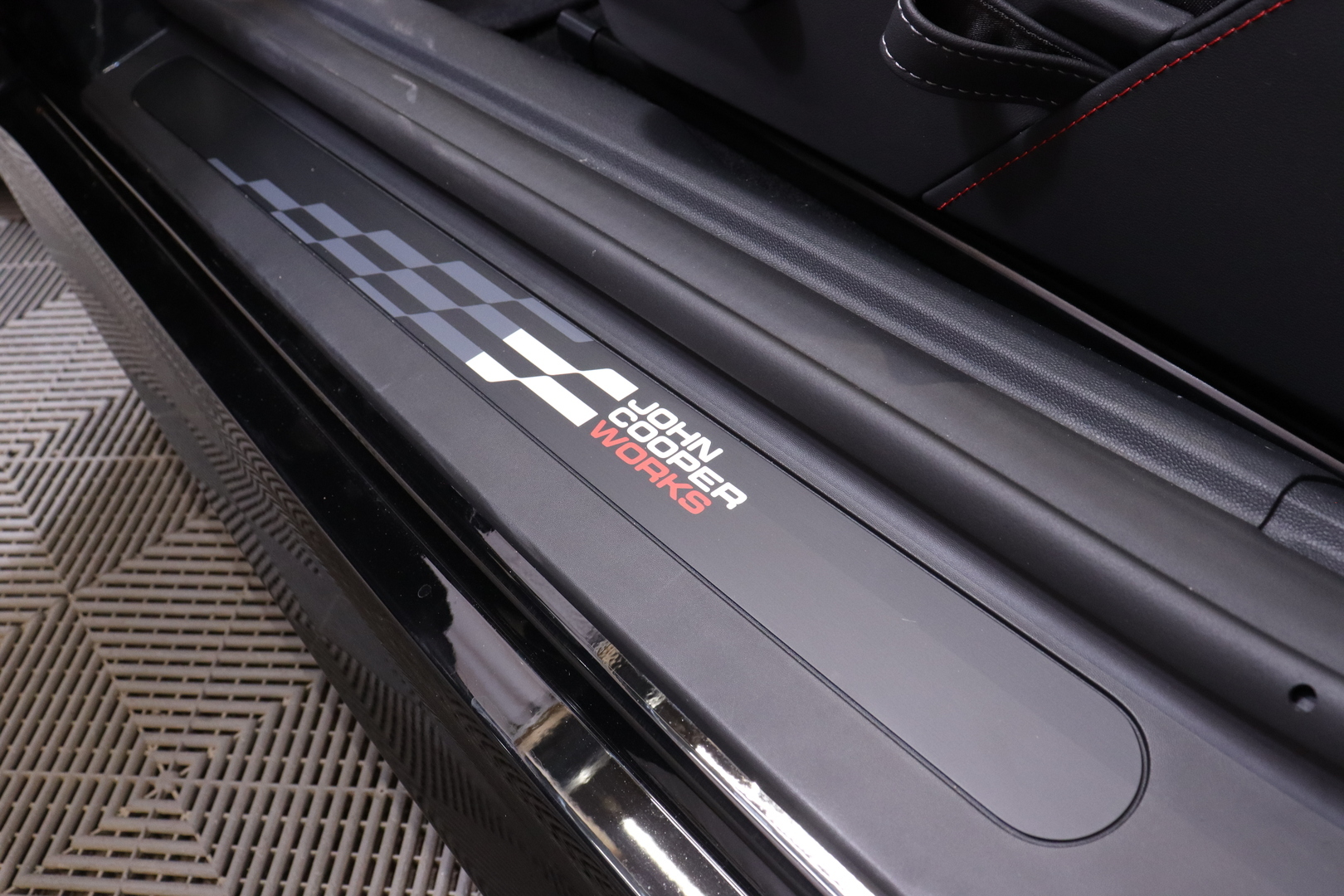 MINI - Cooper - JCW E - Viistoperä