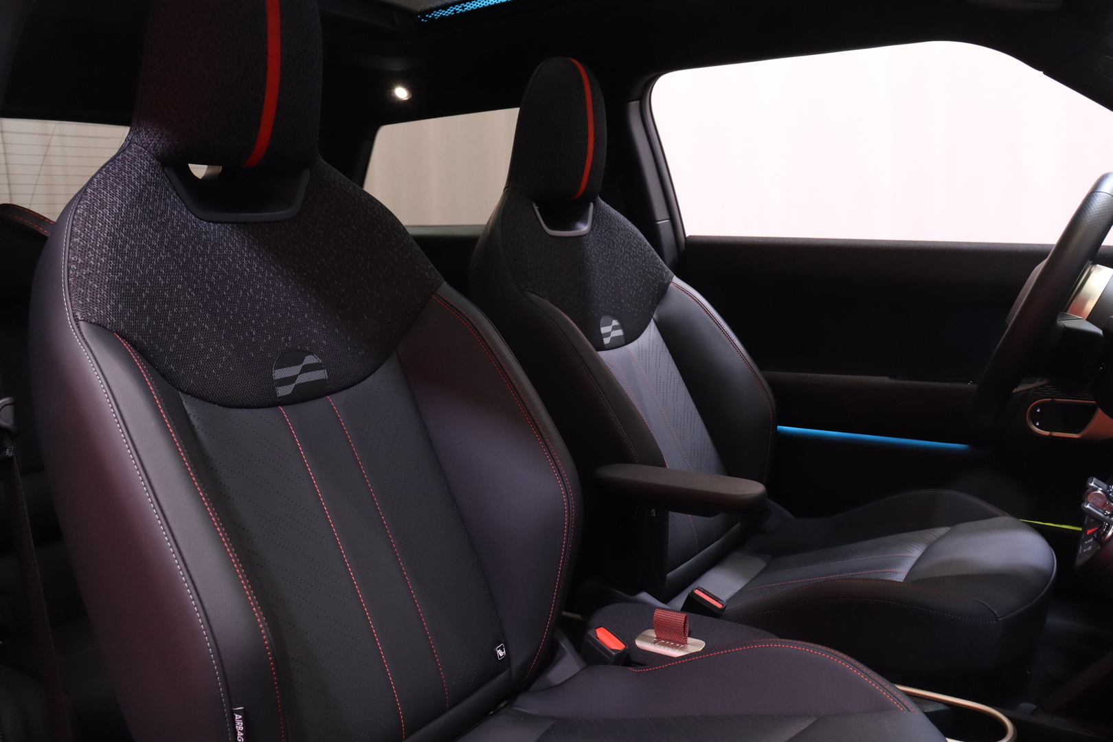 MINI - Cooper - JCW E - Viistoperä