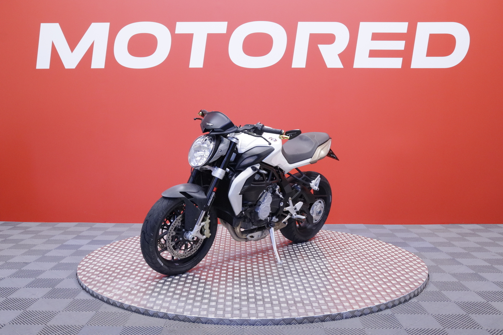 MV Agusta - BRUTALE - 675 // Suomi-pyörä / Shifter / ABS // - Moottoripyörä