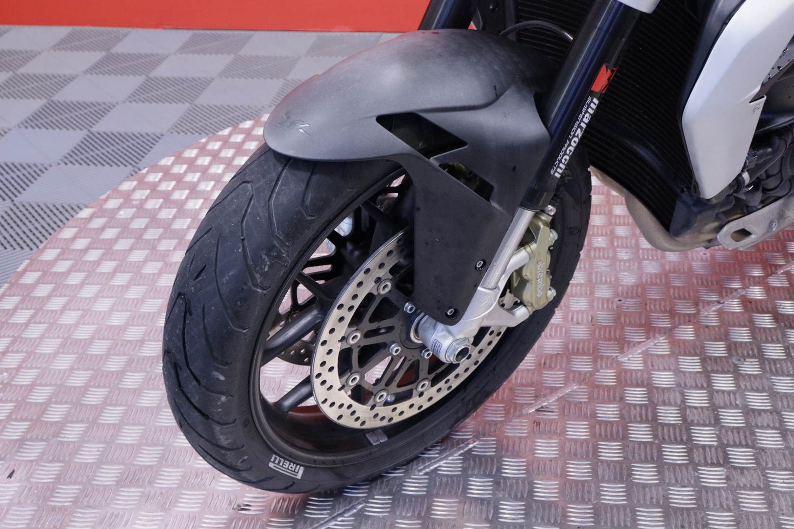 MV Agusta - BRUTALE - 675 // Suomi-pyörä / Shifter / ABS // - Moottoripyörä