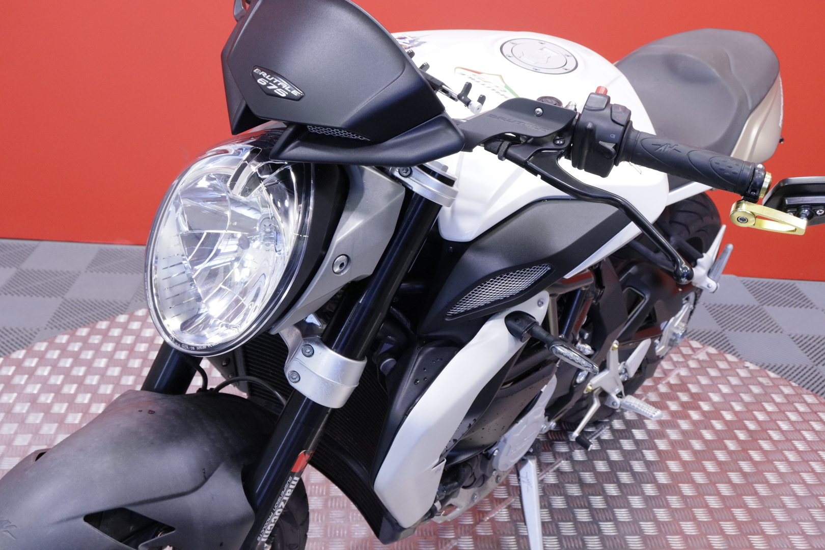MV Agusta - BRUTALE - 675 // Suomi-pyörä / Shifter / ABS // - Moottoripyörä