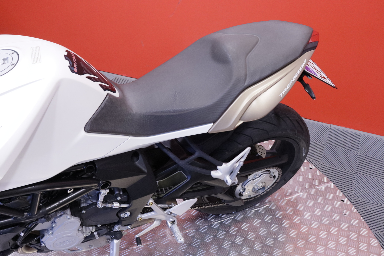 MV Agusta - BRUTALE - 675 // Suomi-pyörä / Shifter / ABS // - Moottoripyörä