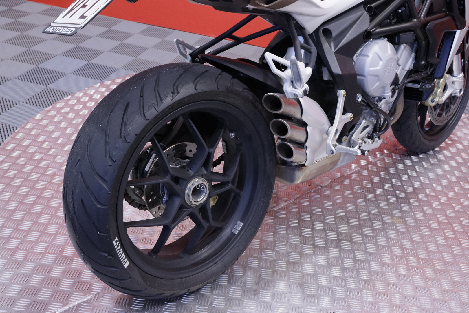 MV Agusta - BRUTALE - 675 // Suomi-pyörä / Shifter / ABS // - Moottoripyörä