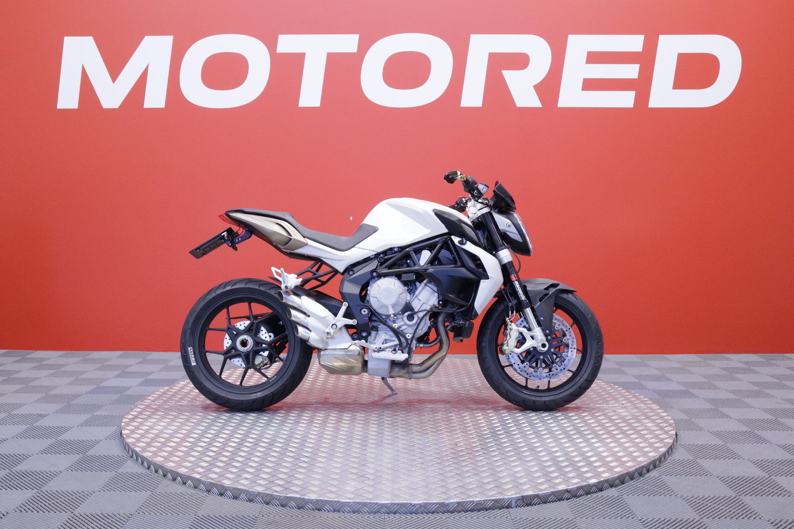 MV Agusta - BRUTALE - 675 // Suomi-pyörä / Shifter / ABS // - Moottoripyörä