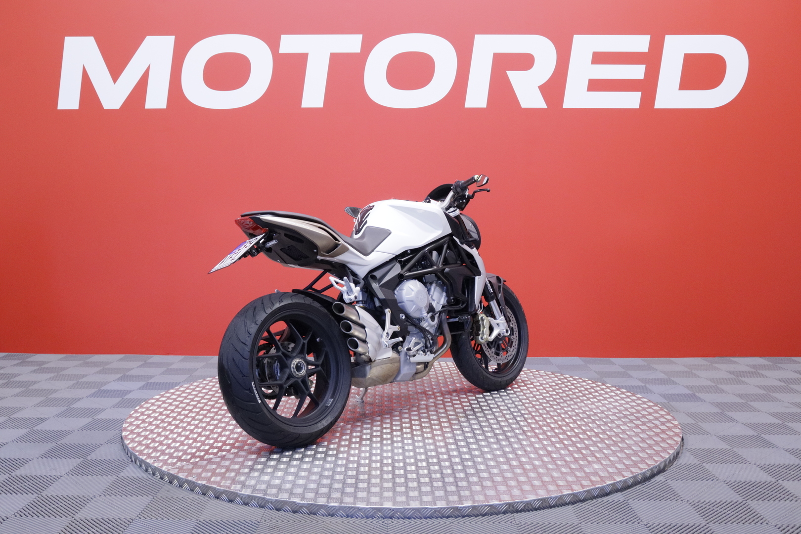 MV Agusta - BRUTALE - 675 // Suomi-pyörä / Shifter / ABS // - Moottoripyörä