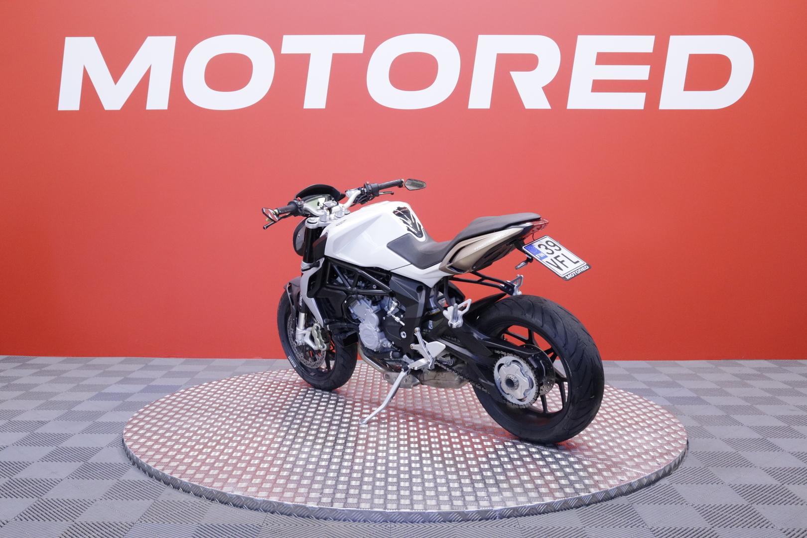 MV Agusta - BRUTALE - 675 // Suomi-pyörä / Shifter / ABS // - Moottoripyörä