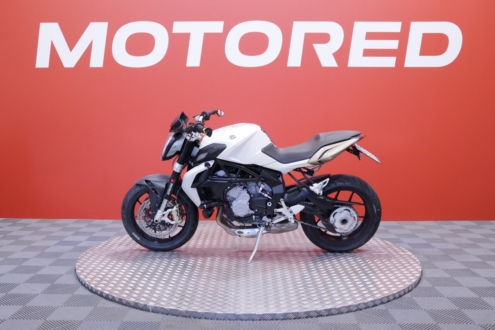 MV Agusta - BRUTALE - 675 // Suomi-pyörä / Shifter / ABS // - Moottoripyörä