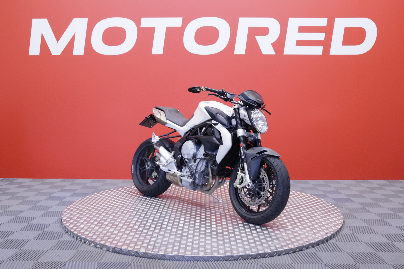 MV Agusta - BRUTALE - 675 // Suomi-pyörä / Shifter / ABS // - Moottoripyörä