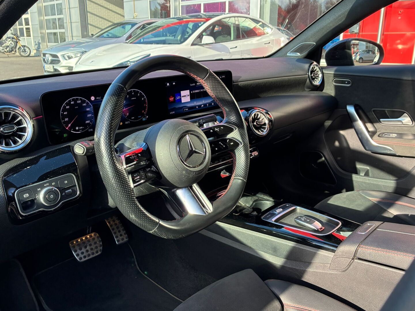 Mercedes-Benz - A - 180 A AMG Line - Viistoperä