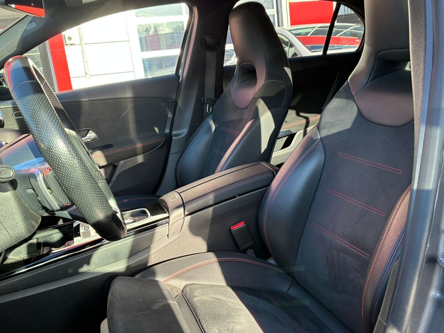 Mercedes-Benz - A - 180 A AMG Line - Viistoperä