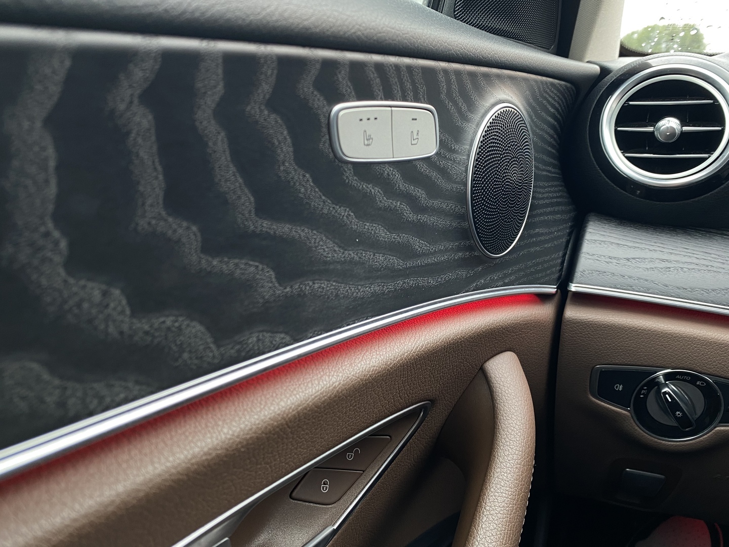 Mercedes-Benz - E - 300 de A Business EQ Power - Sedan