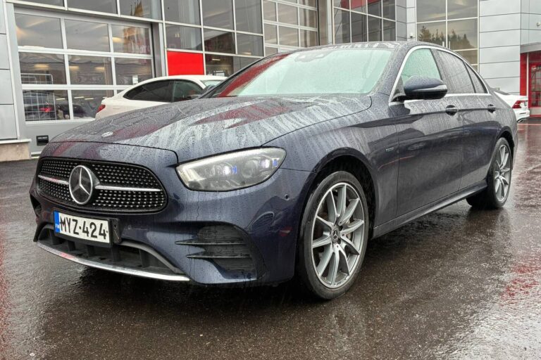 Mercedes-Benz - E - 300 e 4MATIC A Business AMG EQ Power - Sedan