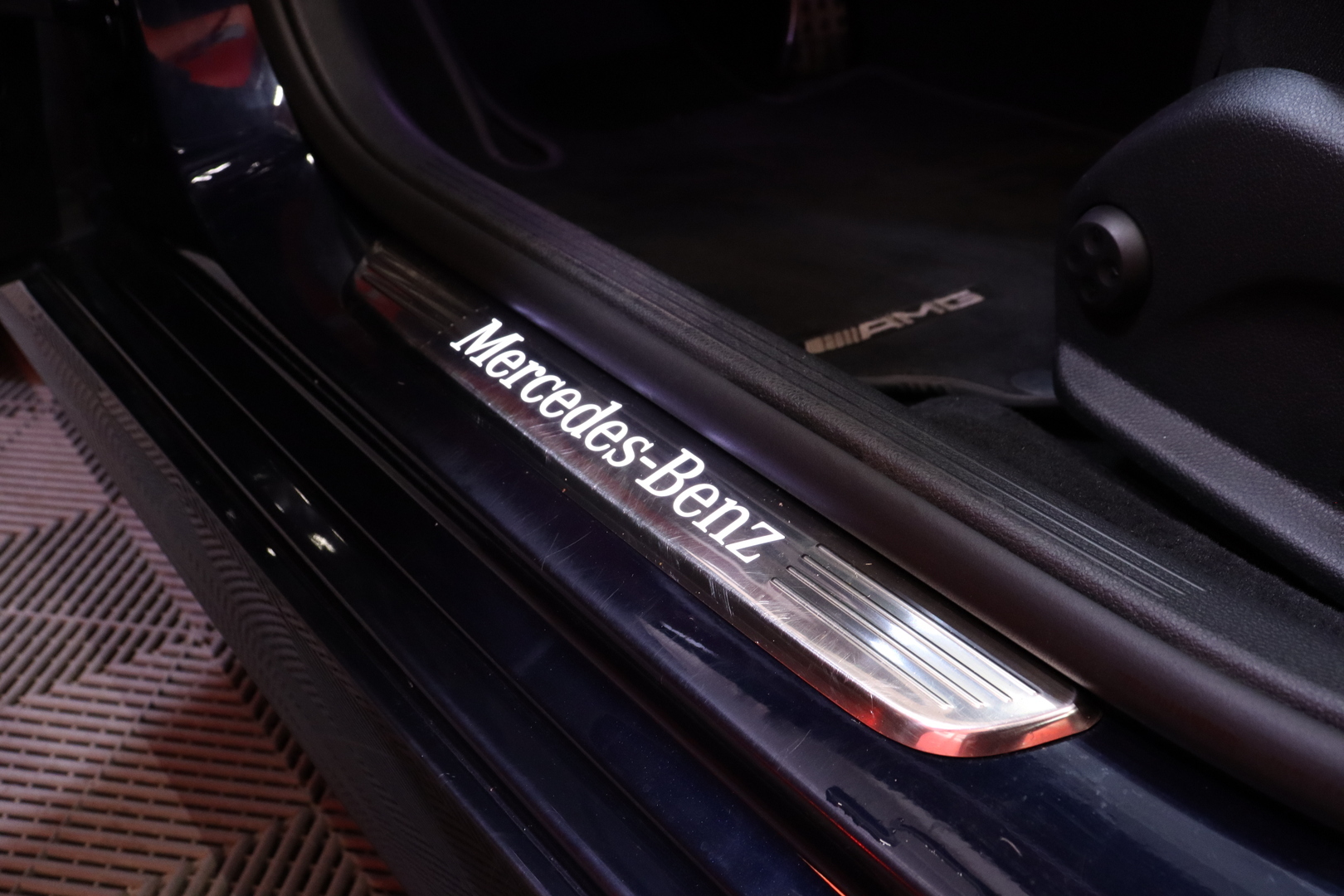 Mercedes-Benz - E - 300 e 4MATIC A Business AMG EQ Power - Sedan