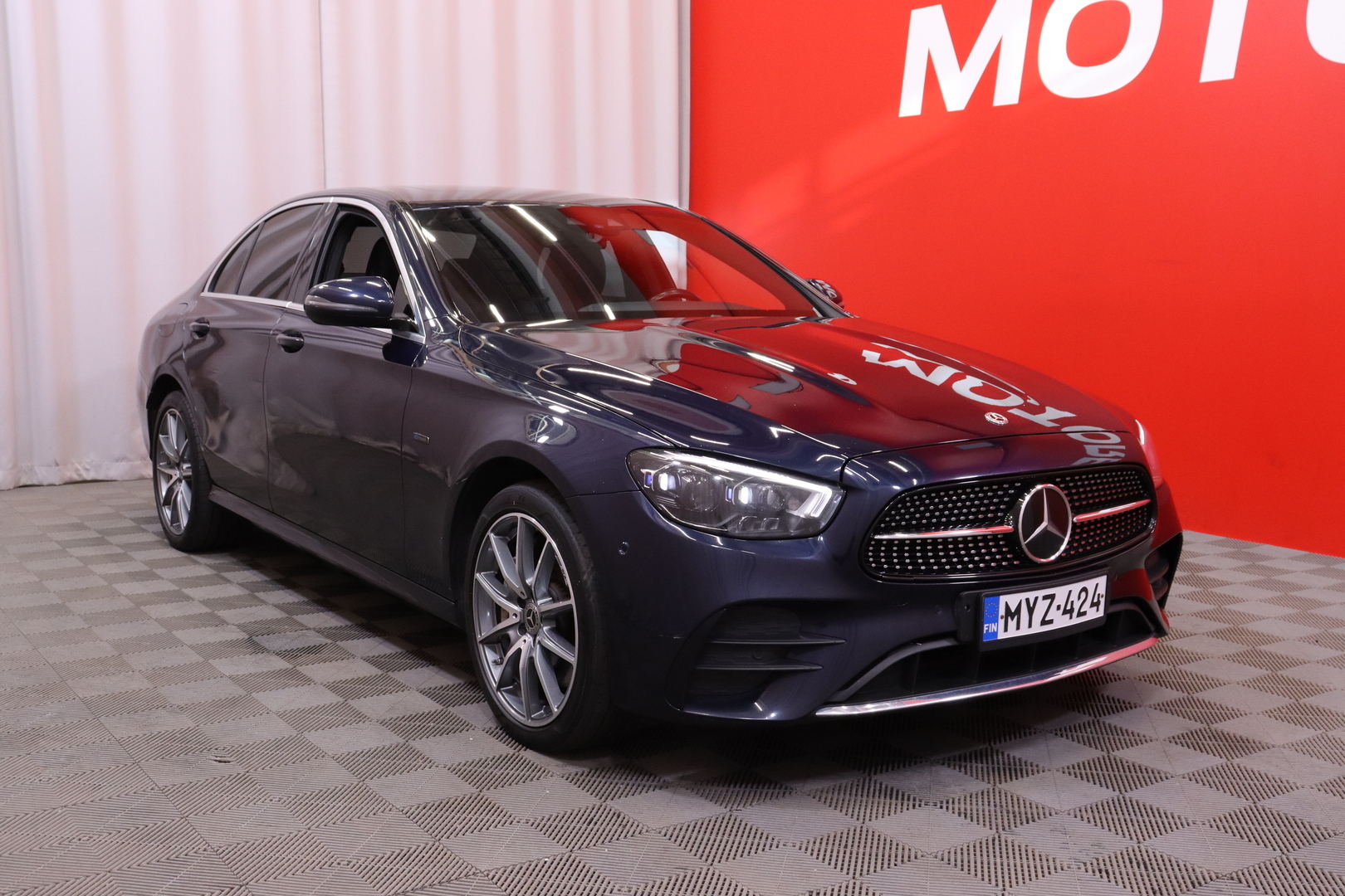 Mercedes-Benz - E - 300 e 4MATIC A Business AMG EQ Power - Sedan