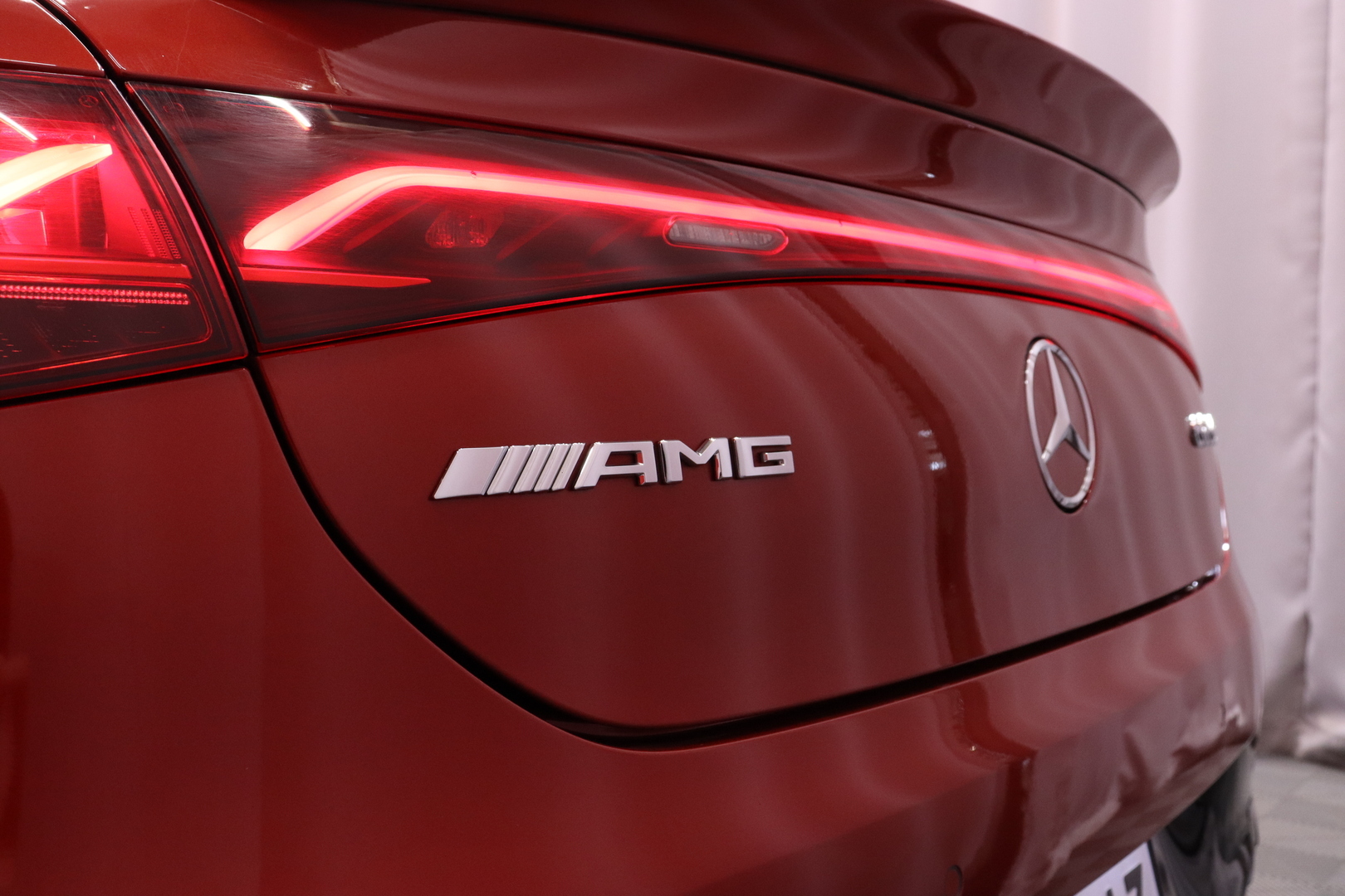 Mercedes-Benz - EQE - Mercedes-AMG EQE 43 4MATIC - Sedan