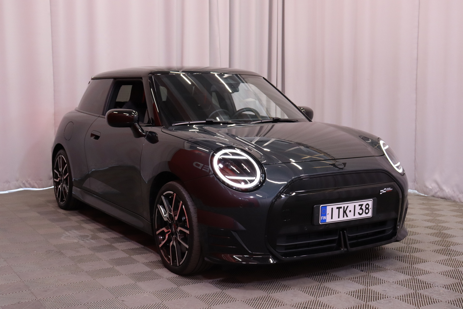 Mini - Cooper - JCW E - Viistoperä