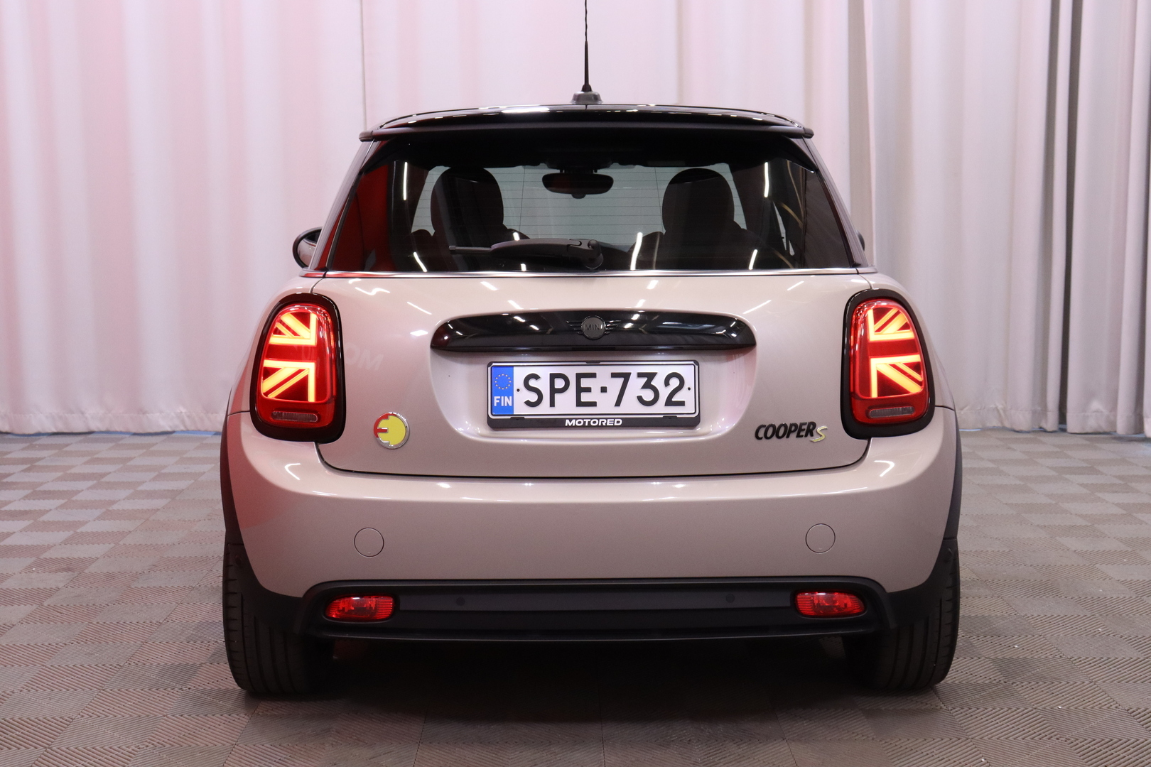 MINI Cooper SE Essential 2022, photo 4/33