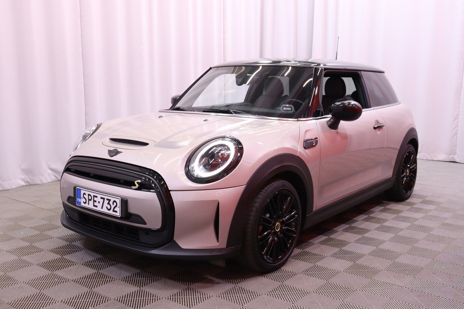 MINI Cooper SE Essential 2022, photo 6/33